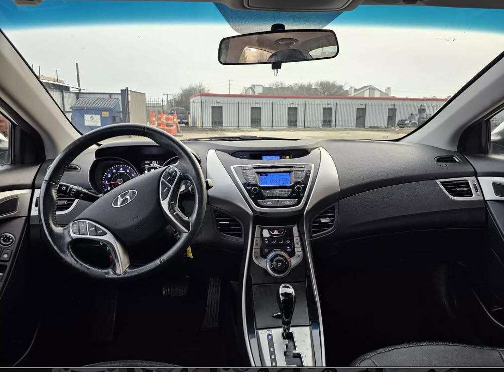 2013 Hyundia Elantra White Dash